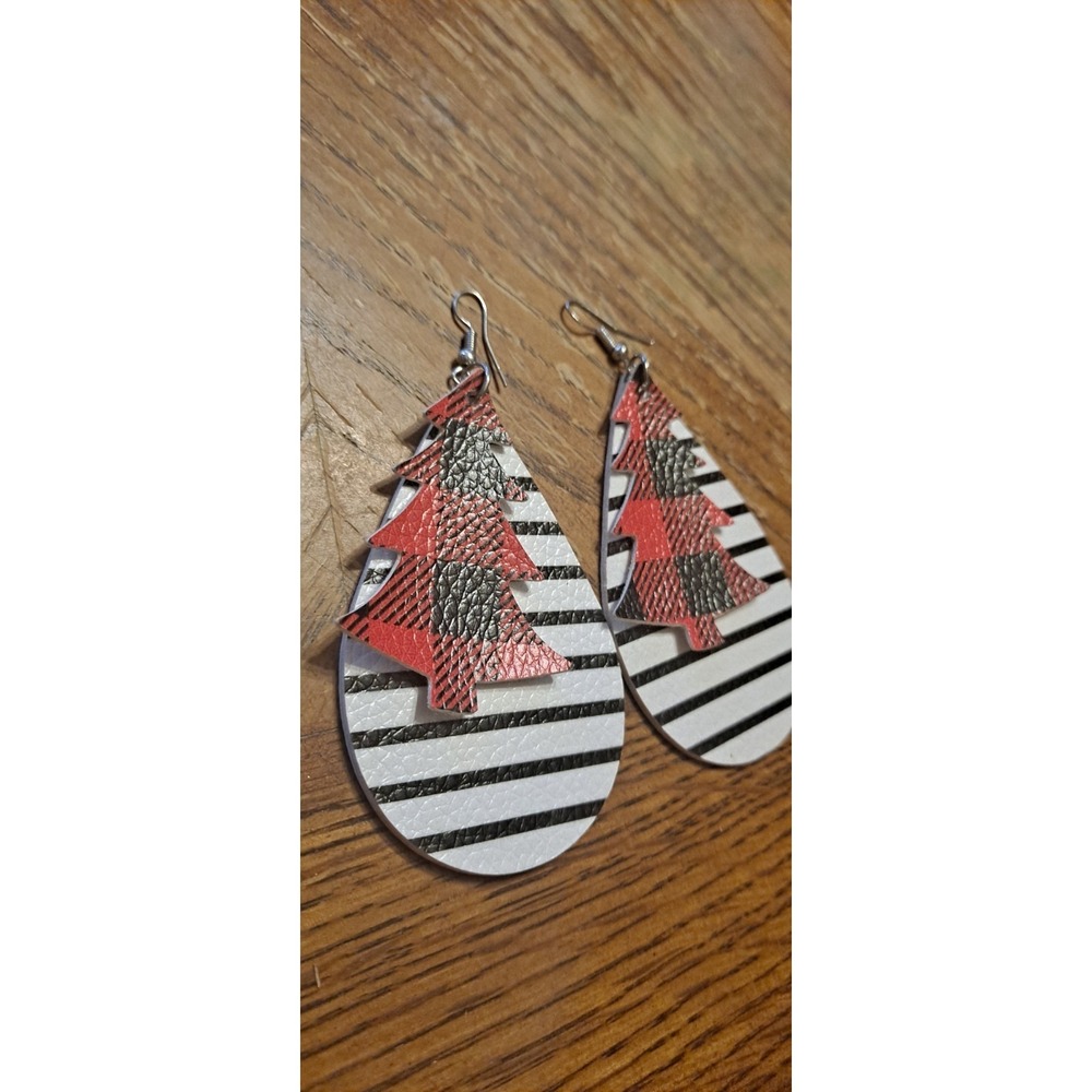 Double Faux Leather Red Plaid Christmas Tree Over Black & White